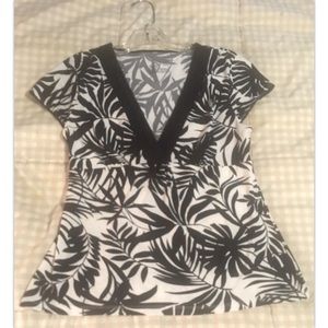 Gilligan & O'Malley women's size Small sleepwear top in black and white.